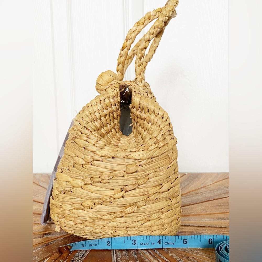 NWT Nasty Gal Handmade Ratan Handbag with Seashell & Tassle Details - Picture 5 of 10